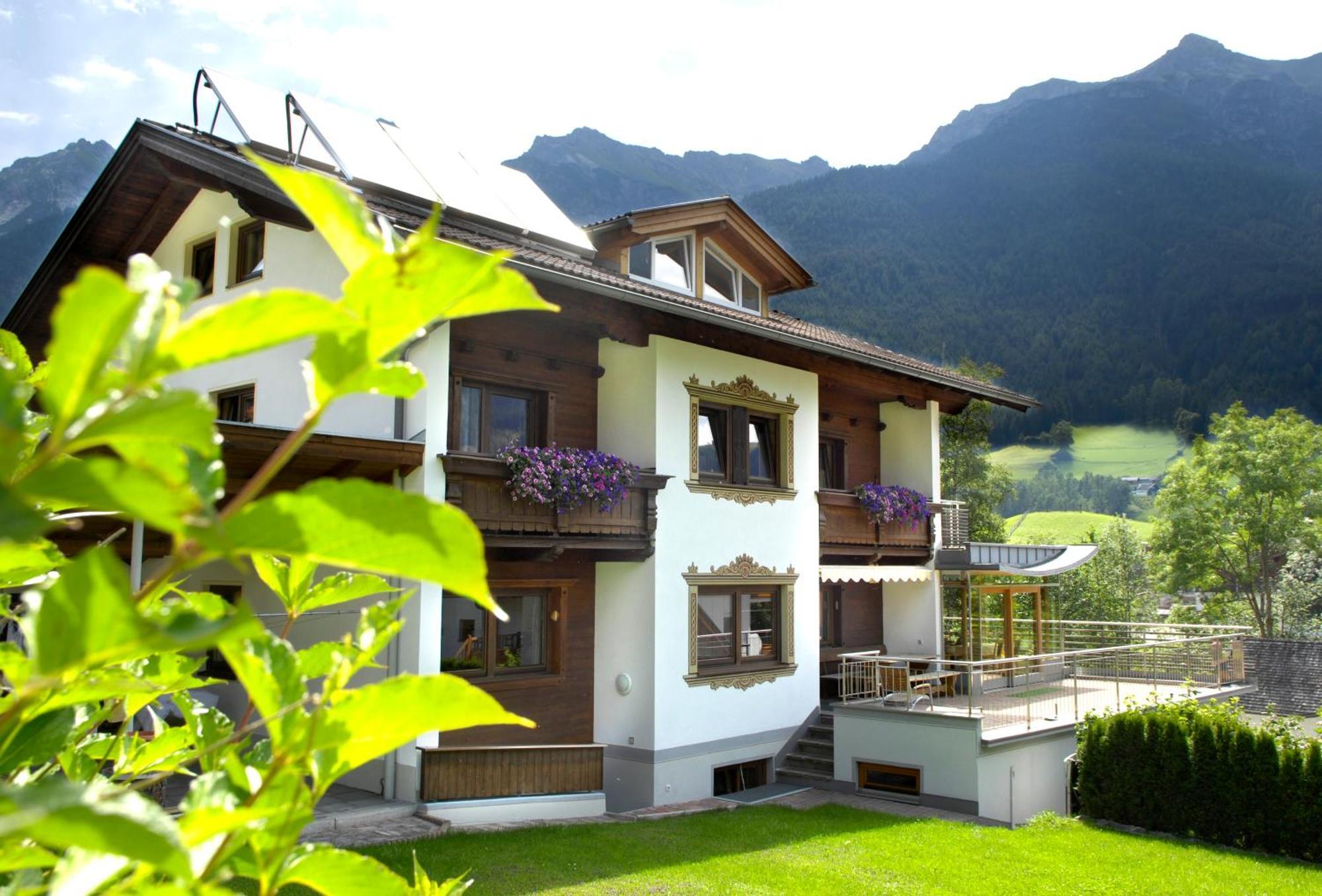 Pension Tina Neustift im Stubaital Exterior foto
